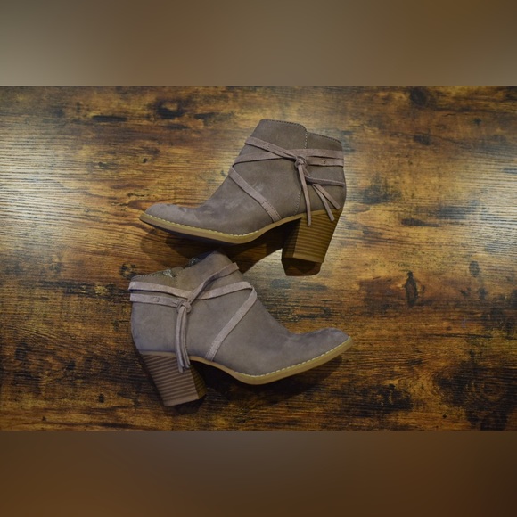 Express, Booties, color grey, size 8 - Picture 3 of 11